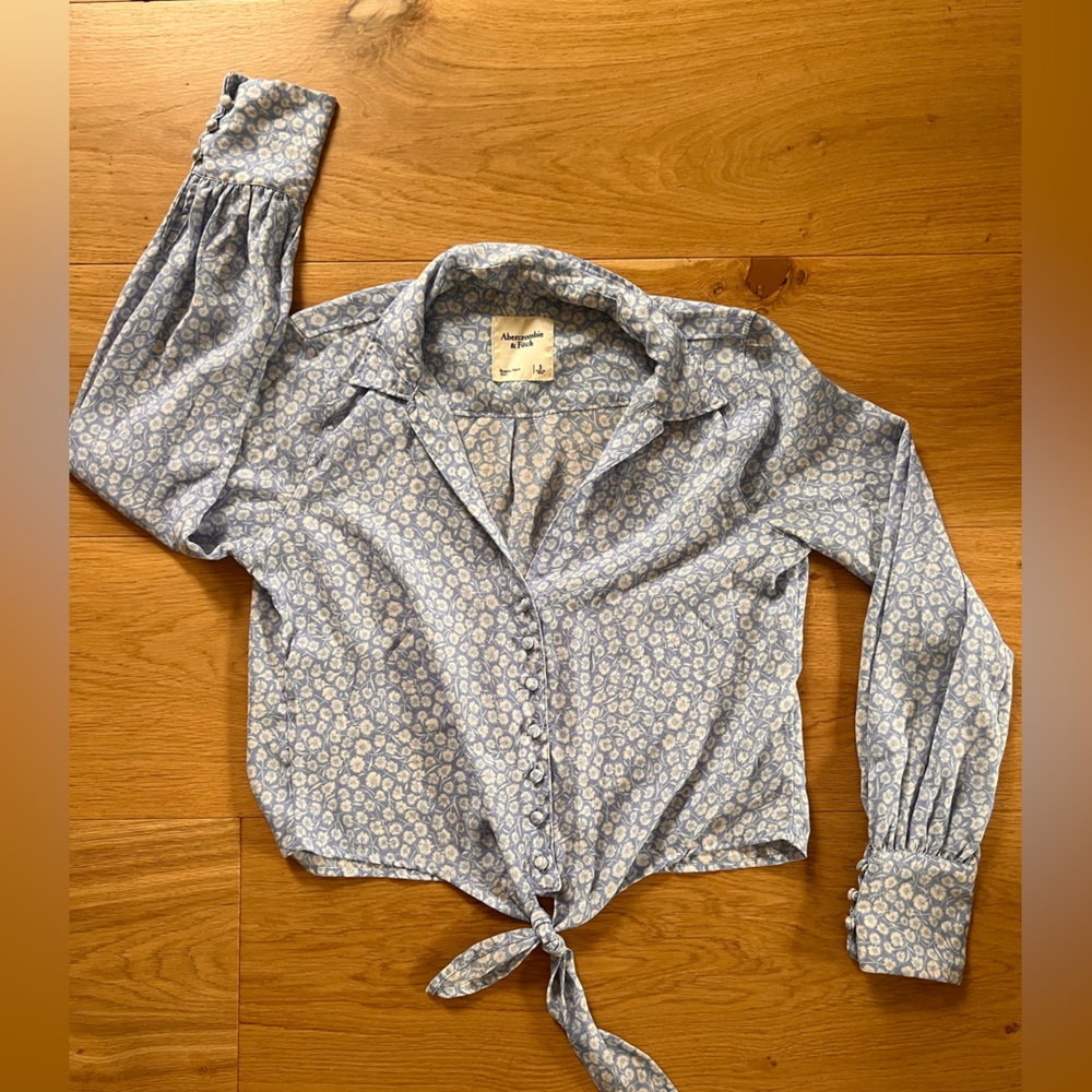Abercrombie size S button up tie blouse